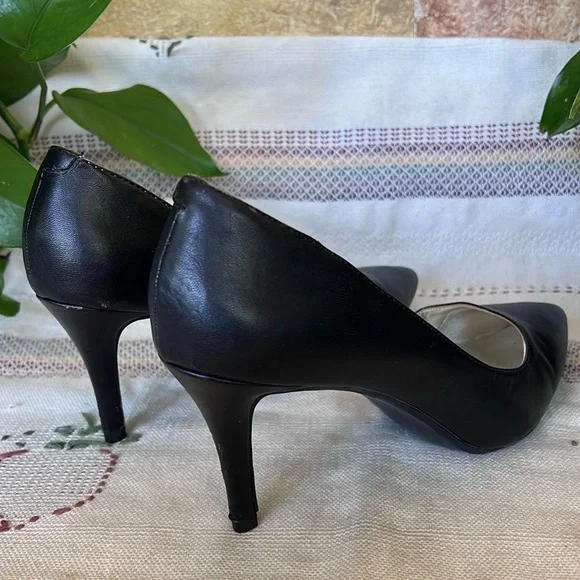 143 Girl Women’s Owanda Closed Pointy Toe Pump Black Slip-On Heels, Size 8 - Picture 6 of 16